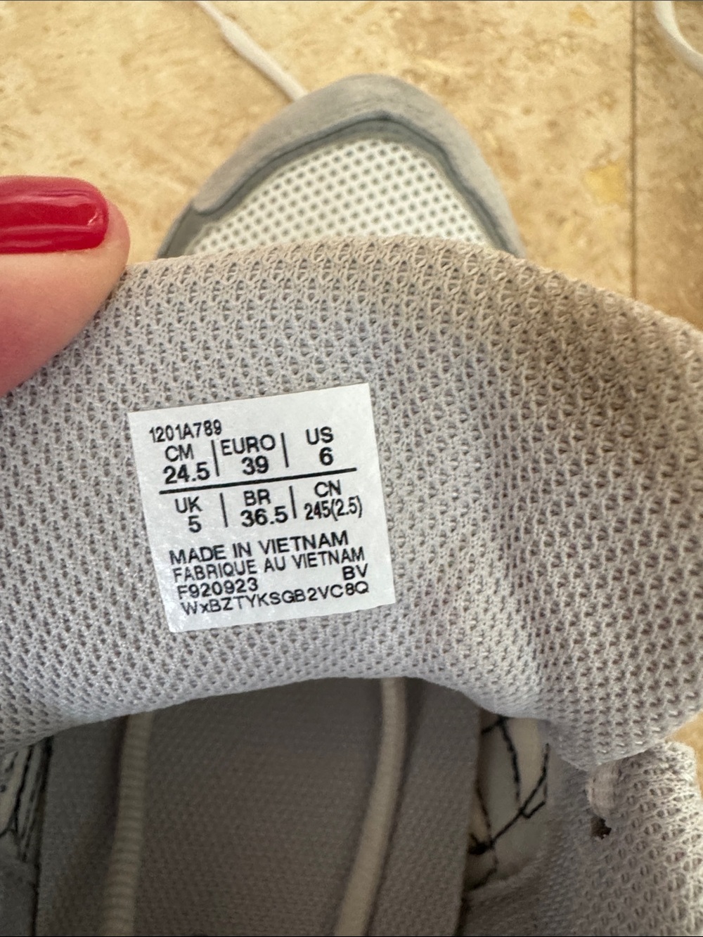 ASICS Gel-NYC Sneakers in Gray and Cream - Picture 13 of 16